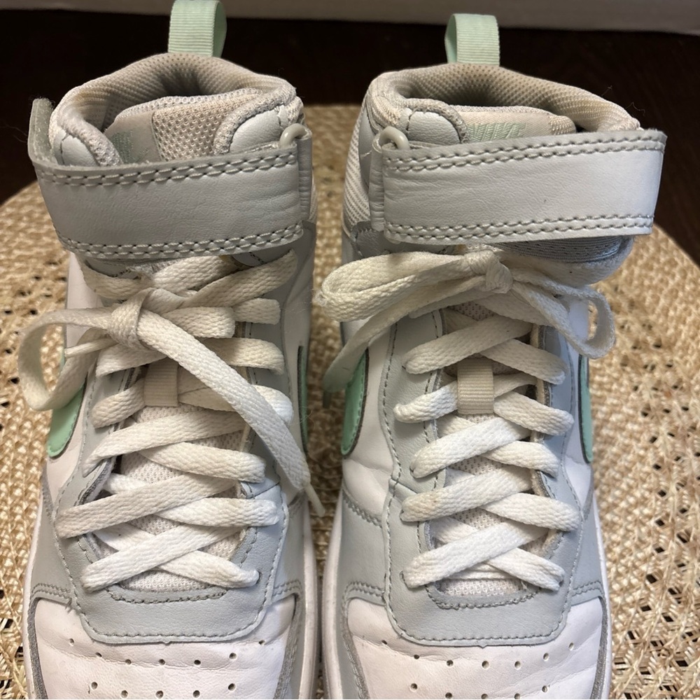 NIKE COURT BOROUGH 2 MID PUREPLATINUM MINT FOAM SHOES Size 6Y - Picture 6 of 11